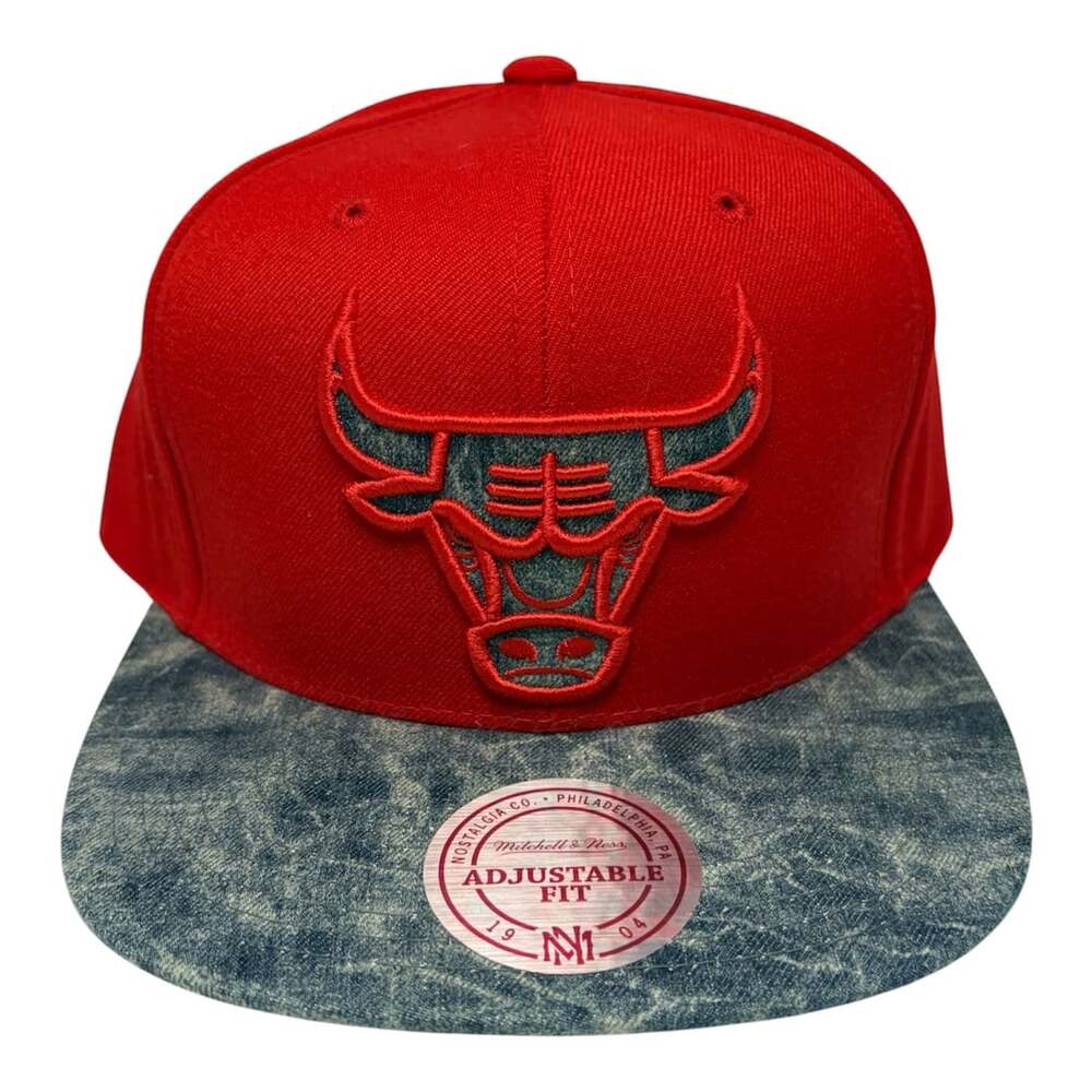 Mitchell & Ness Chicago Bulls Snapback Hat Red Acid Wash Denim Brim